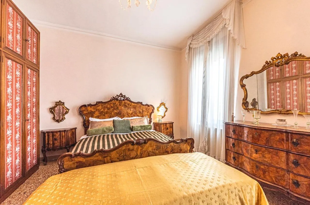 Appartamento CASA VESCOVO, free Wi-Fi near San Marco Square Venezia Italia