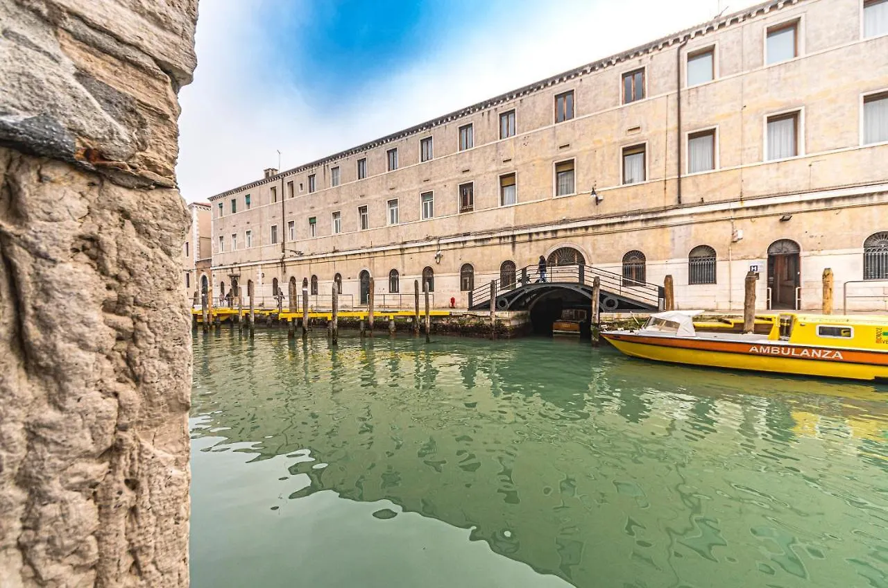 Appartamento CASA VESCOVO, free Wi-Fi near San Marco Square Venezia 0*,